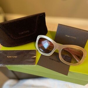 Tom Ford Sunglasses Made in Italy -Amy style ( NWT)
